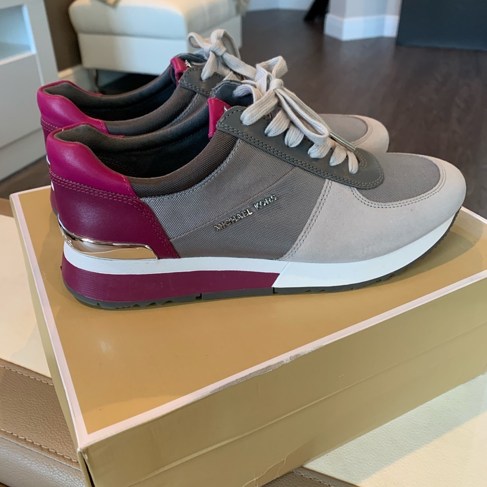 ❌SOLD❌Michael Kors Sneakers - Picture 4 of 8